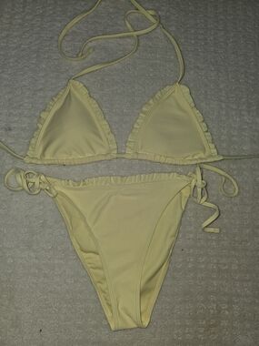 NWOT Forever 21 Yellow Ruffle Triangle Bikini Set